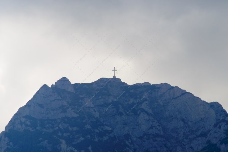 Bușteni, Crucea Eroilor de pe Muntele Caraiman